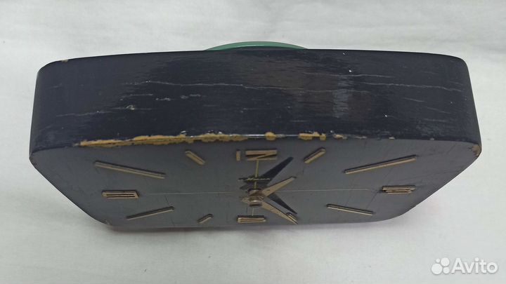 Из СССР настольные часы маяк