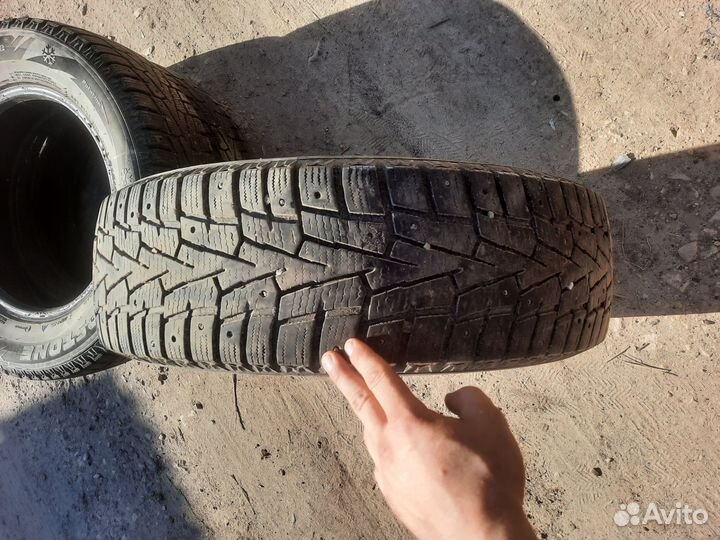 Roadstone Winguard Spike 215/65 R16