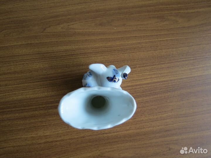 Фарфоровая вазочка со слоником