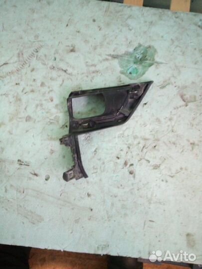 Накладка птф передняя левая Toyota Land Cruiser