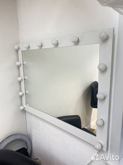 Гримерное зеркало с подсветкой