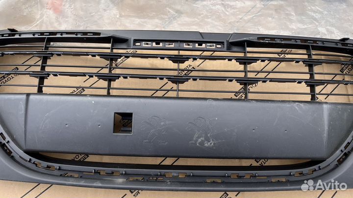 Решетка радиатора Peugeot 301 96769-46780