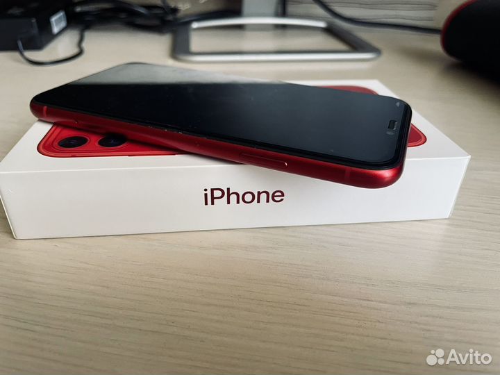 Телефон iPhone 11