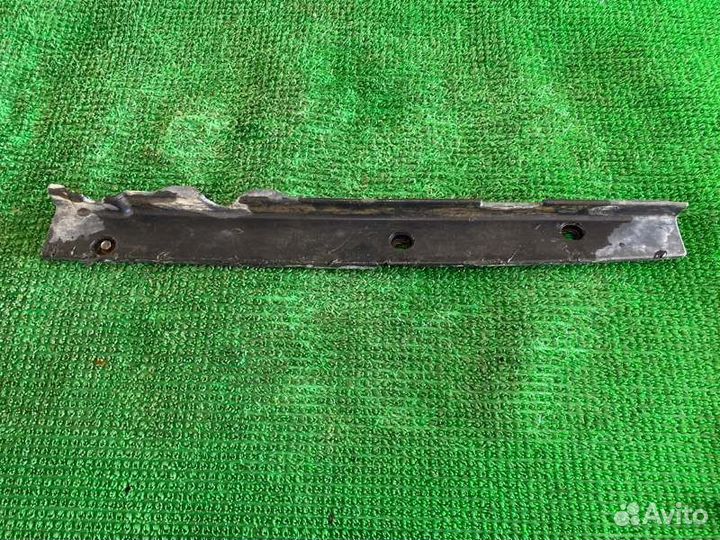 Накладка бампера прав. зад. Toyota Land Cruiser, L