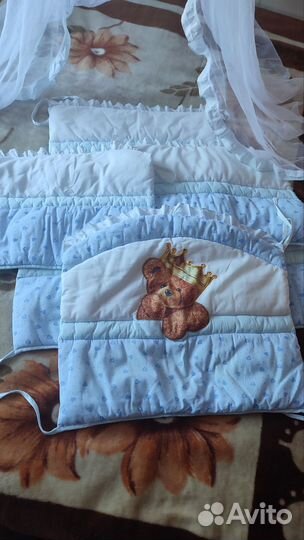 Бортики в кроватку с балдахином