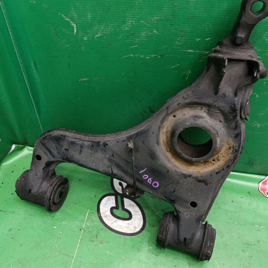 ✩ передний правый нижний рычаг мерседес w210 - Подвеска