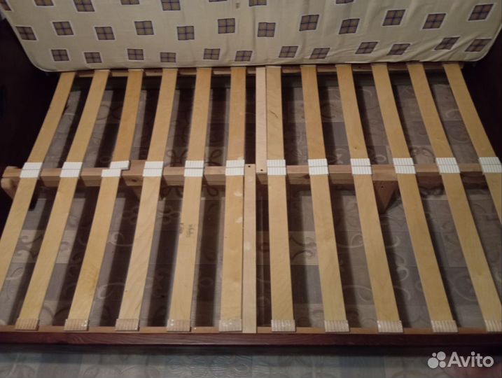 Кровать из массива