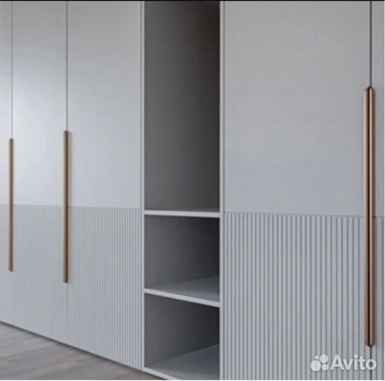 Шкаф на заказ яркого цвета