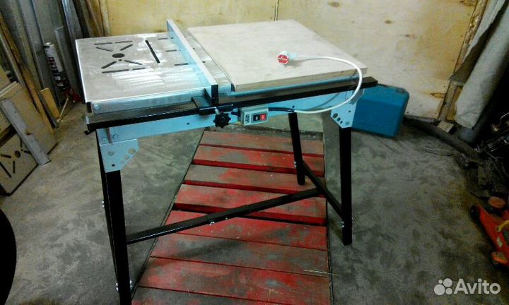 Стол-верстак для работы с электроинструментом