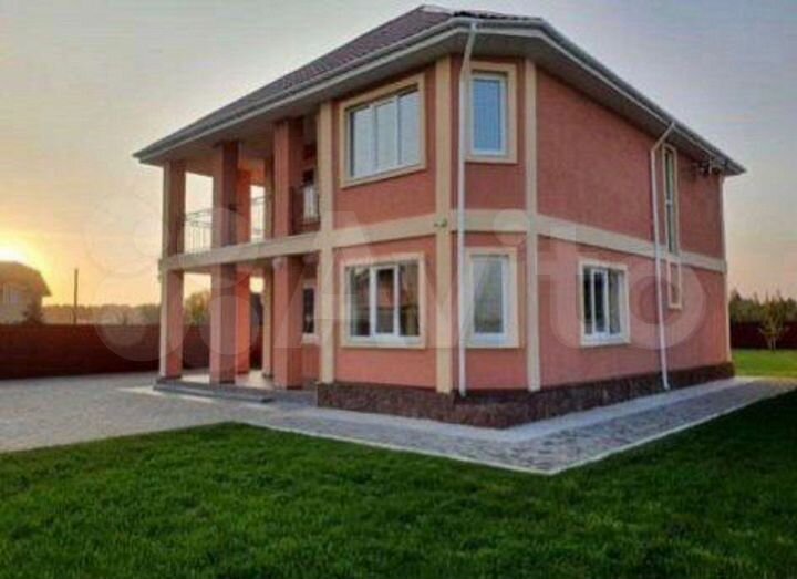 Коттедж 251 м² на участке 10 сот.