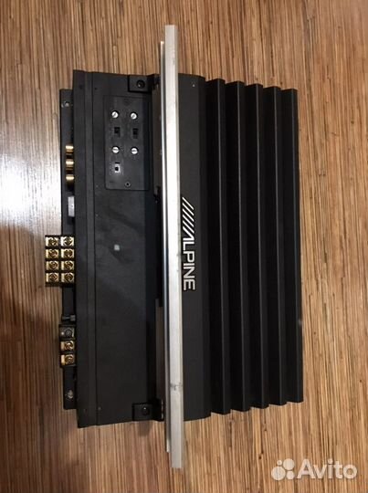 Автомобильный усилитель Alpine v12