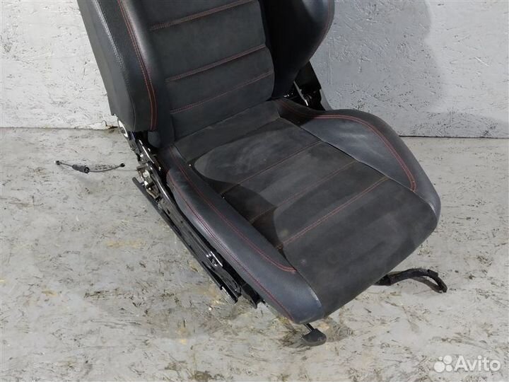 Сиденье переднее левое Mercedes C-Class W204