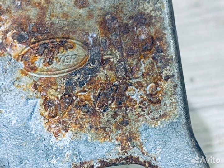 Петля двери передняя правая Land Rover Range Rover