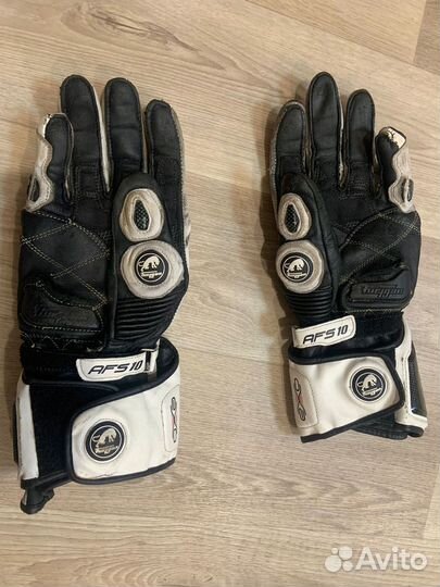 Перчатки для мотоцикла