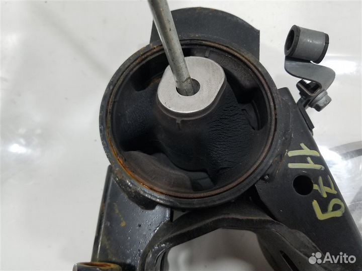 Опора двигателя передняя Toyota Harrier