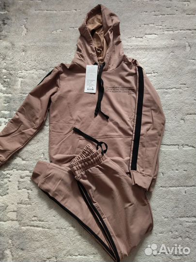 Спортивный костюм женский