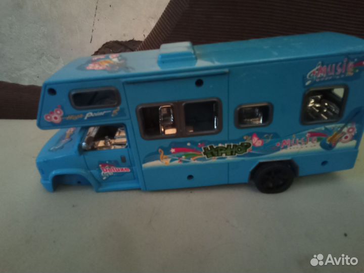 Игрушечный микроавтобус