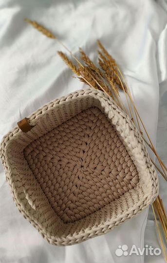 Корзинка из трикотажной пряжи с ручками