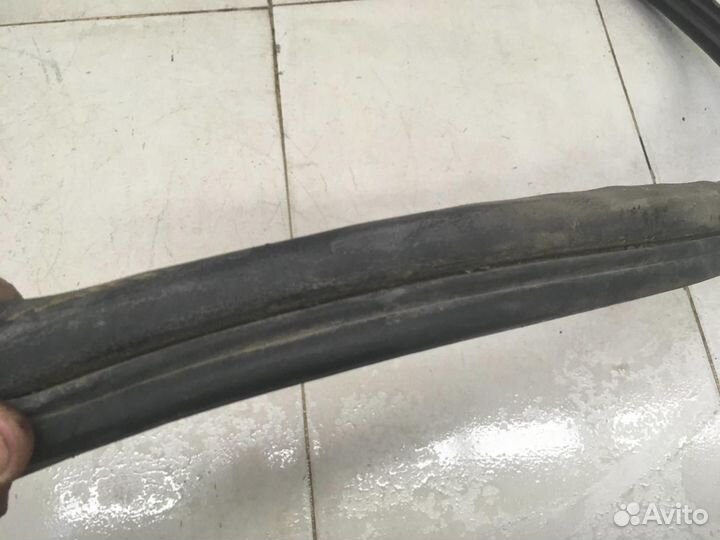 Уплотнитель (внутри) Megane II 2002-2009