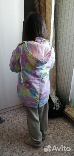 Продаю куртку для девочки 122/64