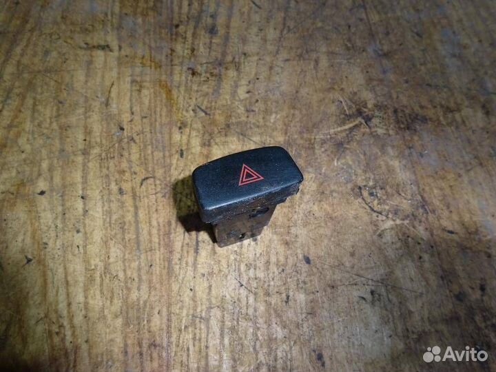 Кнопка аварийной сигнализации Hyundai Sonata IV