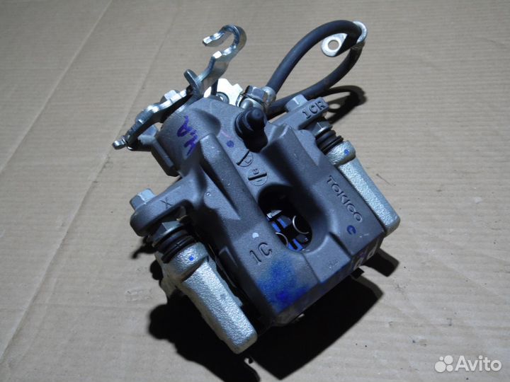 Суппорт задний правый Тойота Приус 50