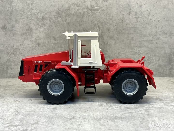 Коллекционная модель трактора К-744Р1 1:43
