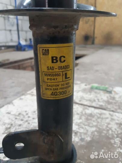 Задний амортизатор