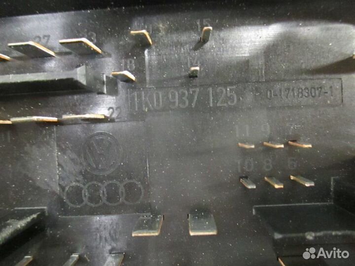 Блок предохранителей Volkswagen Jetta 2 2005