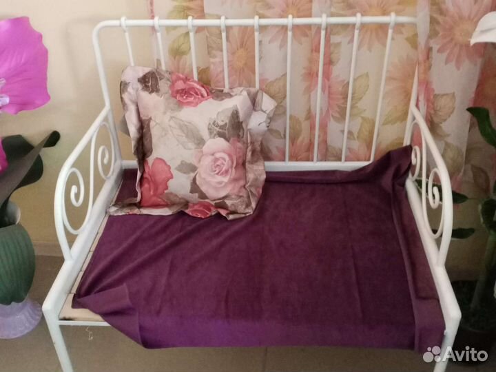 Металлическая скамейка