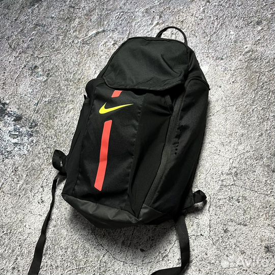 Рюкзак Nike спортивный много карманов