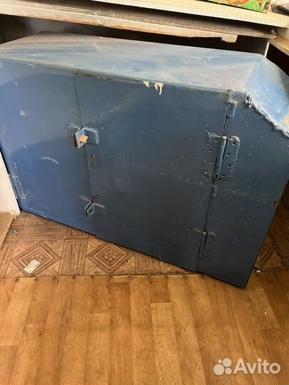 Сейф металлический