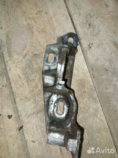 Кронштейн крепления двигателя Seat Alhambra 1999г