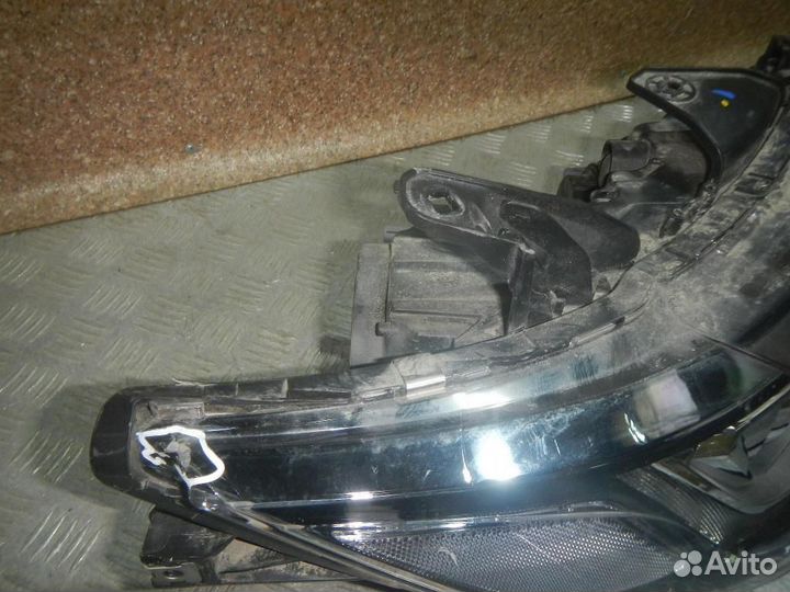 Фара правая Mitsubishi Outlander