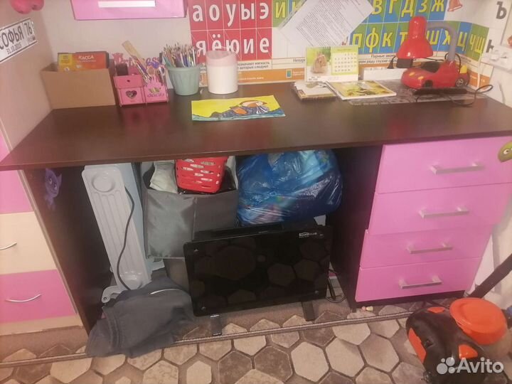 Письменный стол с полками