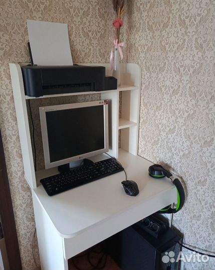 Письменный стол