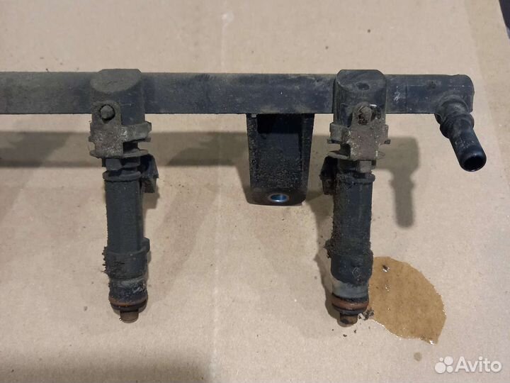 Топливная рампа с форсунками Renault Logan 1