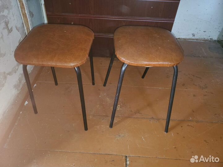 2 табуретки