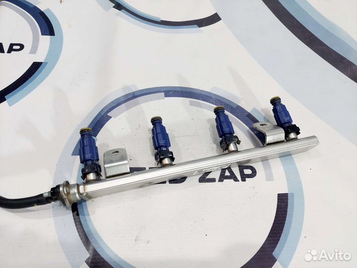 Топливная рампа с форсунками Kia Venga 2017