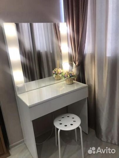 Гримерный/макияжный стол с лампочками