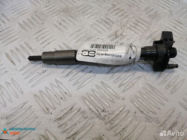 Форсунка Volkswagen Passat B6 2010 03L130277