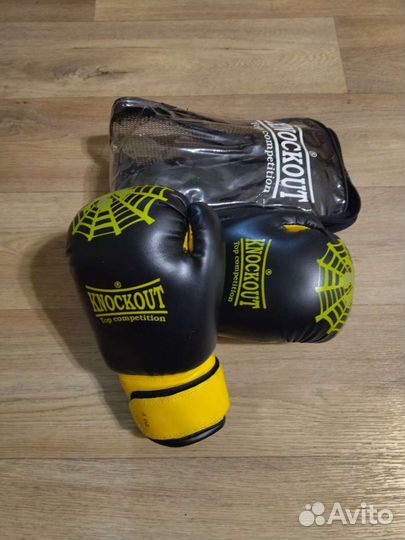 Боксерские перчатки