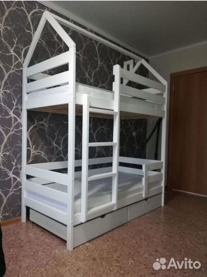 Двухъярусная детская кровать