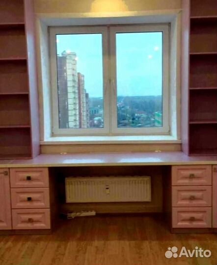 Рабочая зона в углу у окна