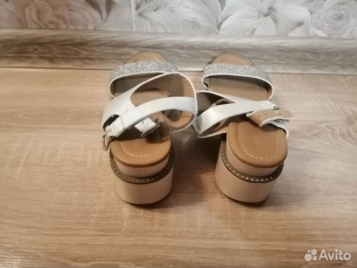 Сандалии для девочки 40