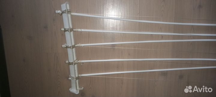 Вешалка настенная