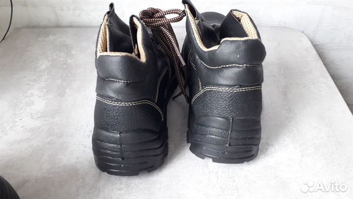 Ботинки кожаные демисезонные с усиленным подмыском