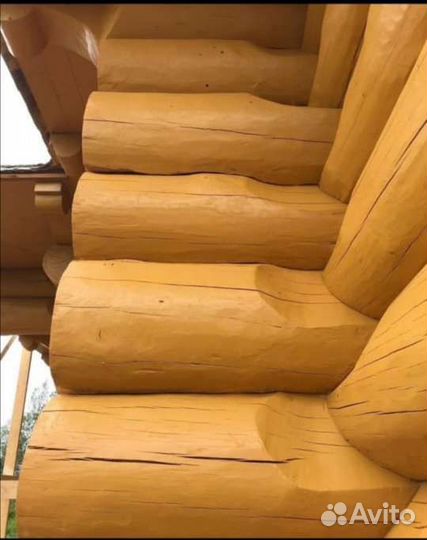 Сруб дома из крупного бревна