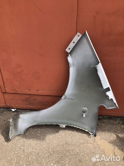 Крыло переднее левое Mitsubishi colt