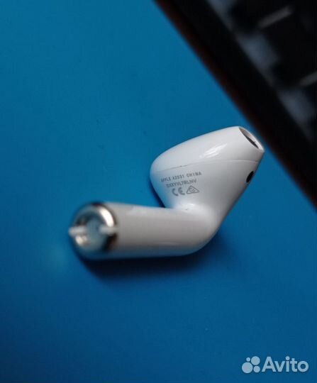 Беспроводной наушник Apple Airpods 2